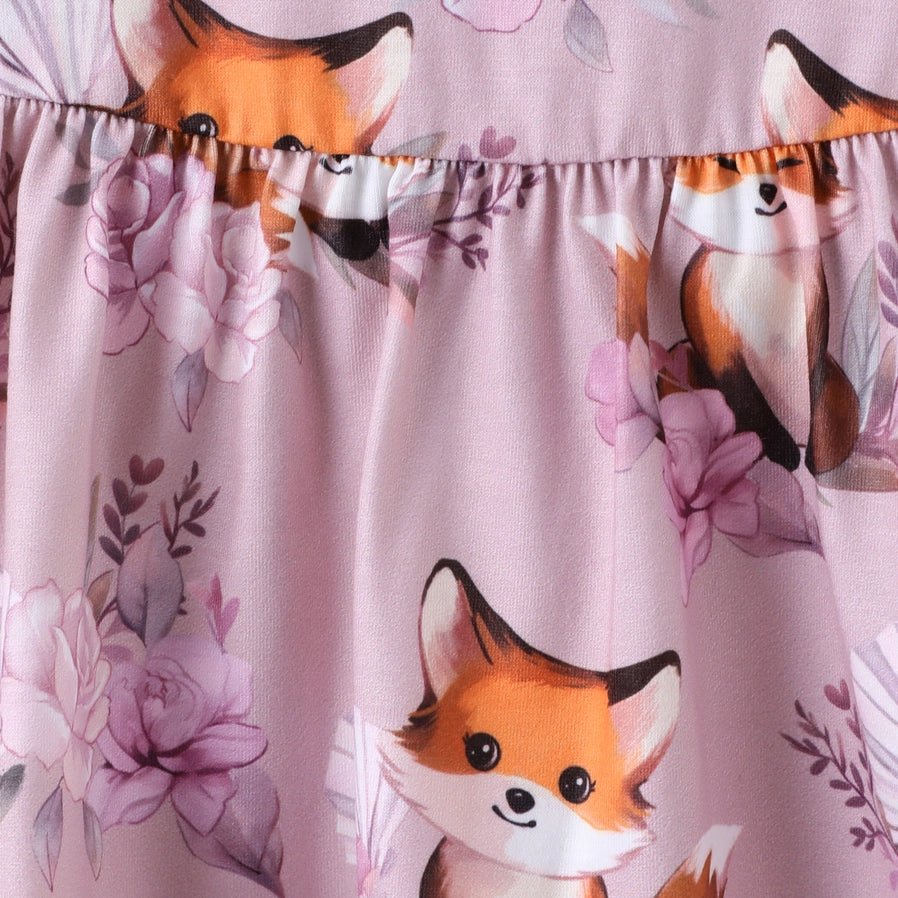 Close up of Baby girl lavender 2pcs Fox print top and deep orange Bow Leggings Set.