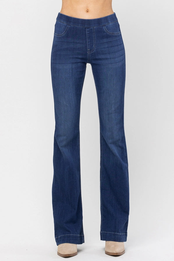 Women's Dark Denim Pull On Flare Jeans. Close up view. Mid rise. Faux front pockets. - Little Gift Nook