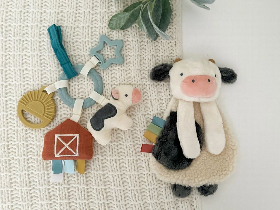Itzy Ritzy Busy Farm Baby Gift Set. Plush textured cow and silicone ring and teethers. - Little Gift Nook