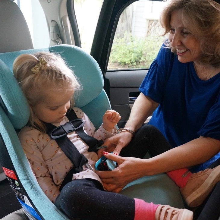 Unbuckle Me Car Seat Buckle Release. Adult using it to easily unbuckle child. - Little Gift Nook